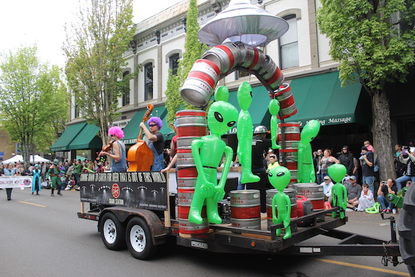 McMinnville Aliens