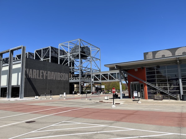 visit harley davidson factory milwaukee