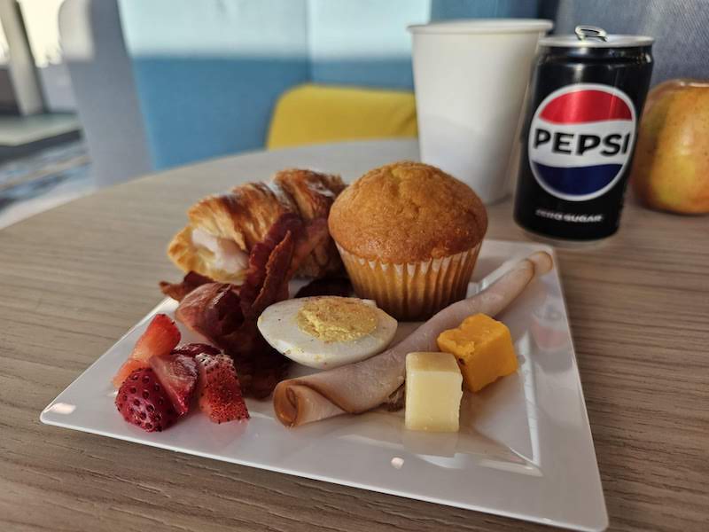 Breakfast-in-the-Brightline-Premium-lounge