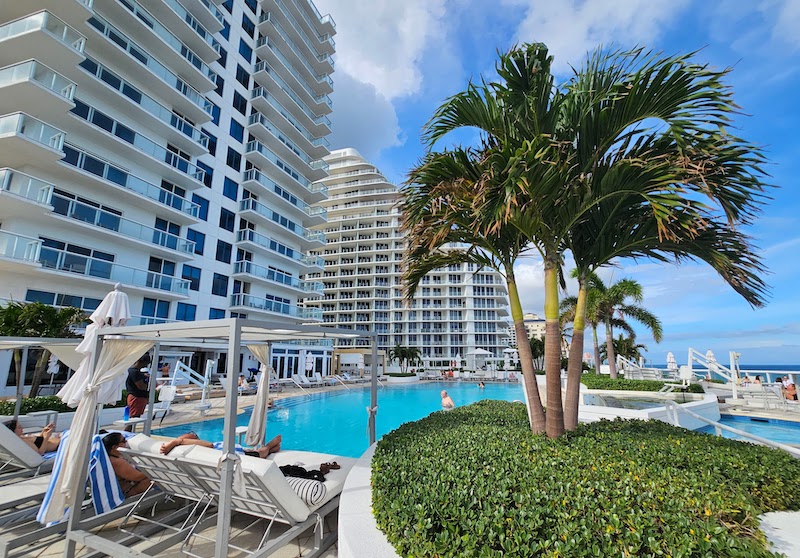 Hilton Fort Lauderdale Beach Resort pool deck